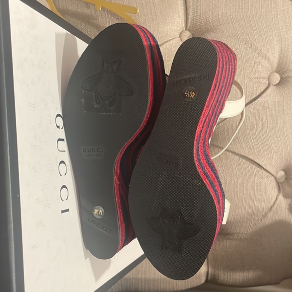 Designer sandals size 40 1/2 cream with red and blue stripes - Picture 4 of 5